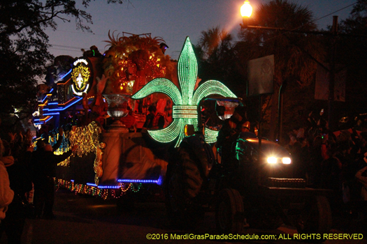 Throw till it hurts, krewe of Endymion - photo by Jules Richard