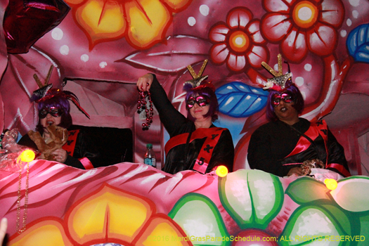 Throw me something ma'am! - photo by Jules Richard